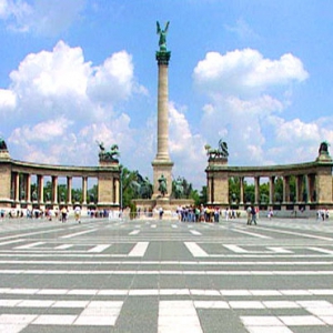 1. Прогулка по Площади героев